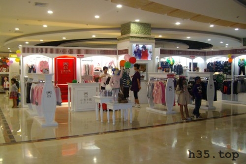 最新童装店双门头装修效果图,童装店怎么装修才有顾客