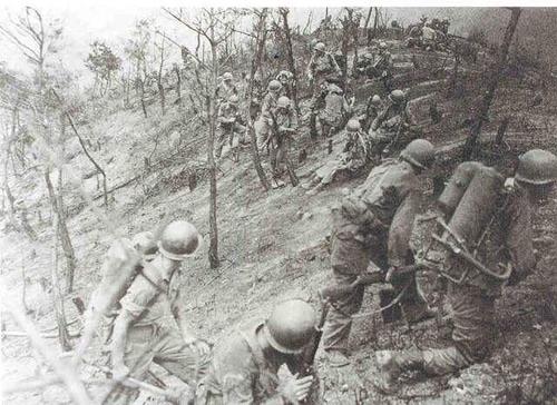 每秒6发炮弹落下，一平方米土地有76发炮弹爆炸，比长津湖更惨烈