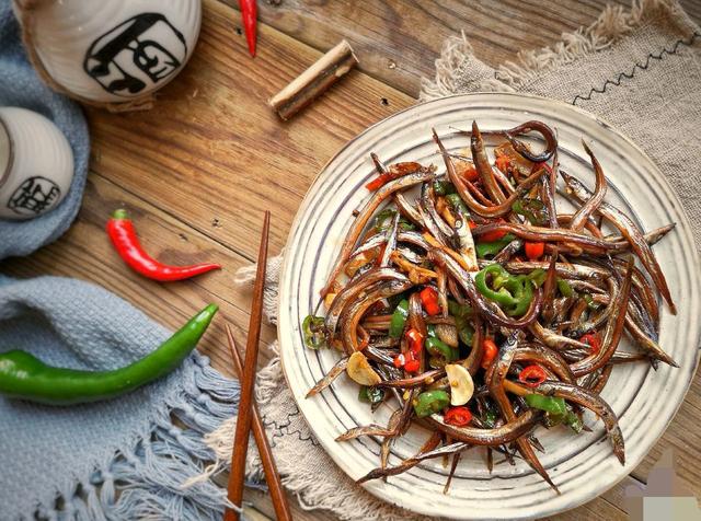 老妈味道松鼠鱼,香辣小鱼干酥脆