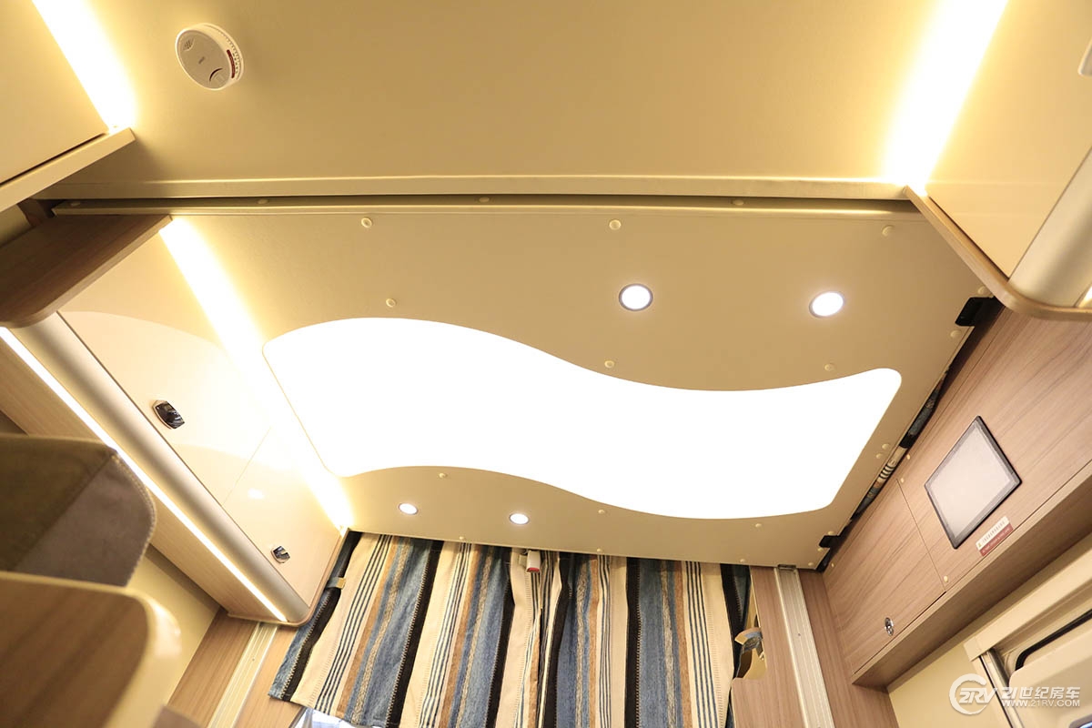 中天房车新季风畅游款,最新版的大通t型房车价格