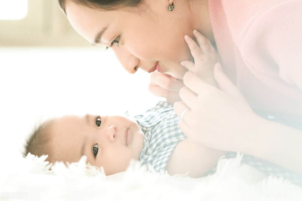 宝宝吃奶几分钟可以判断吃饱了,母乳瓶喂怎么判断宝宝有没有吃饱