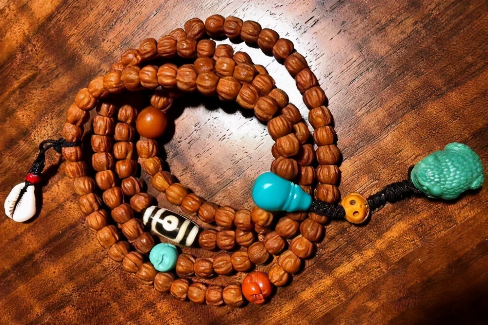 文玩金刚菩提手串保养,蜜蜡手串佩戴和保养方法