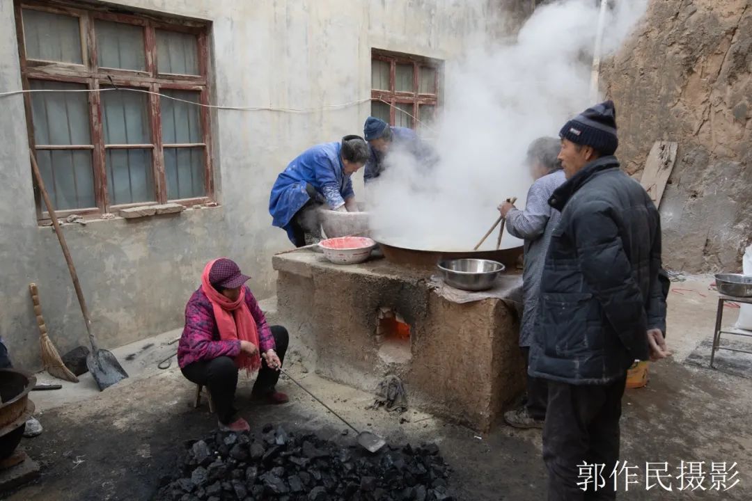 山东漏粉条的过程视频,漏瓢式粉条制作技术视频