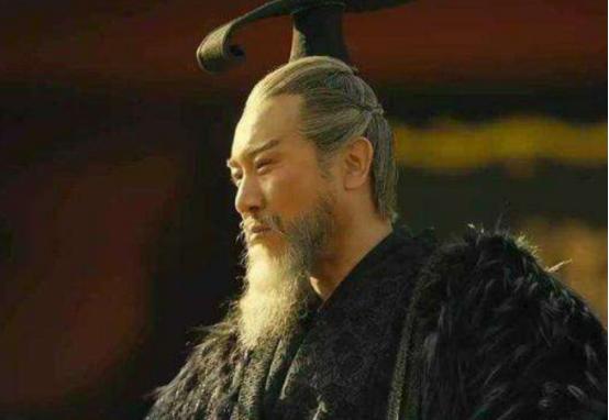 曹操说出身寒门不是耻辱能屈能伸,曹操能屈能伸方为大丈夫事例