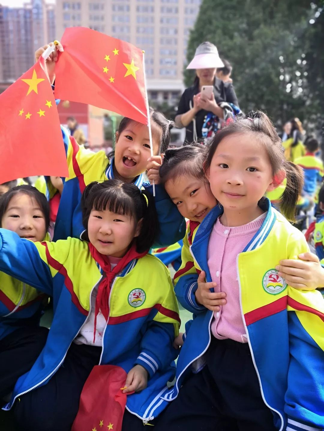 绿茵草地挥斥方遒阳光体育梦圆今朝