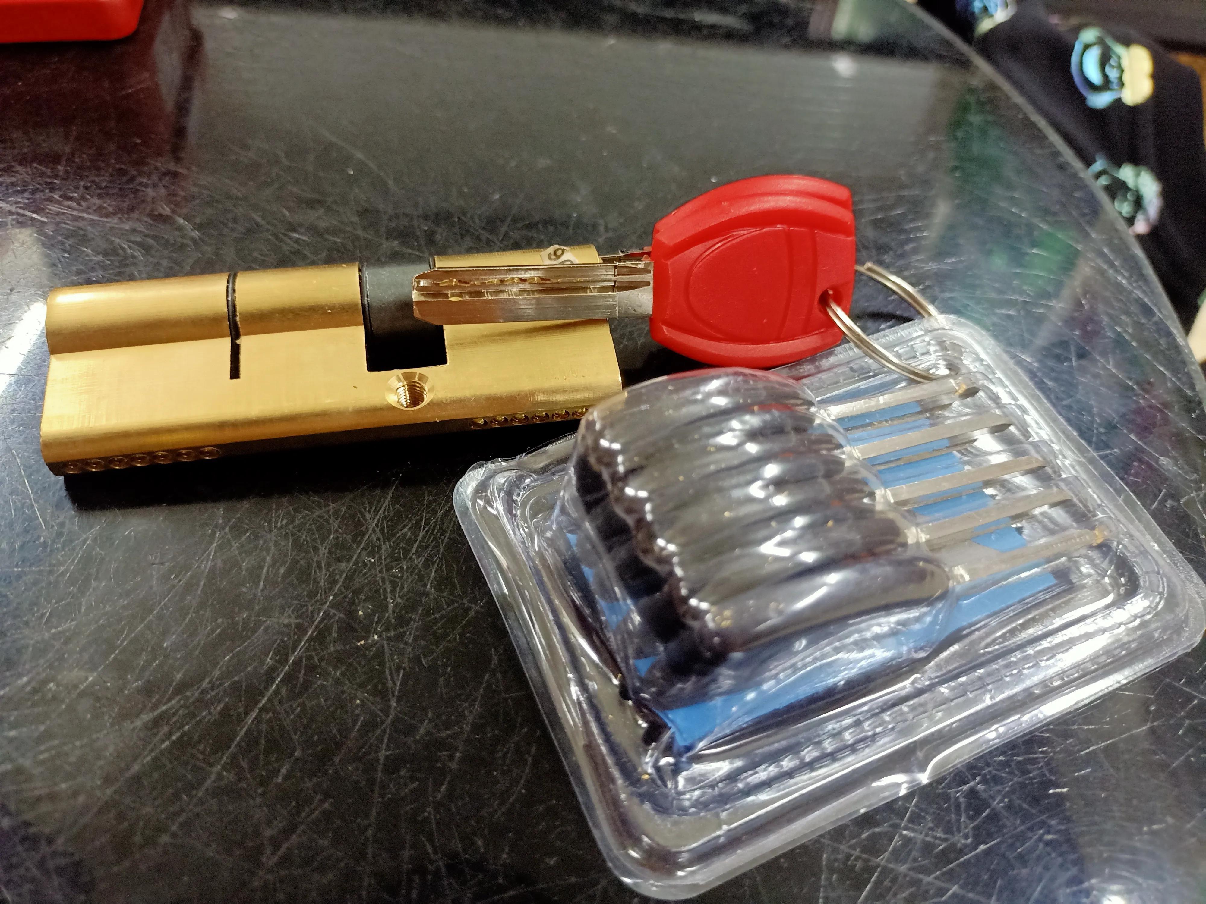 防盗门锁芯不知道尺寸怎么办,防盗门的锁芯不好使怎么办