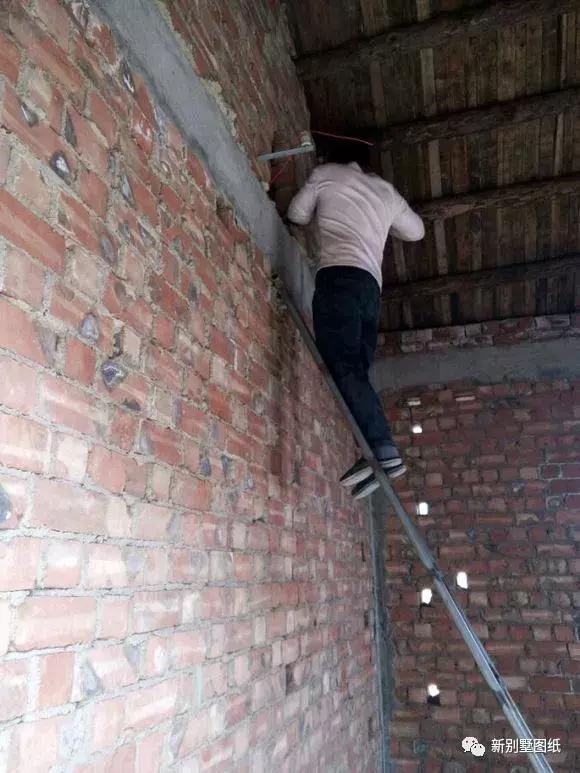 小伙盖三层农村别墅，占地150平米只花不到50万，你觉得怎么样？