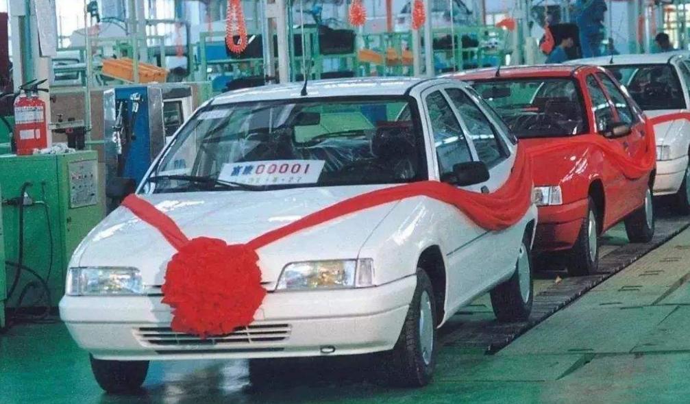 富康老三样,新款富康三厢车