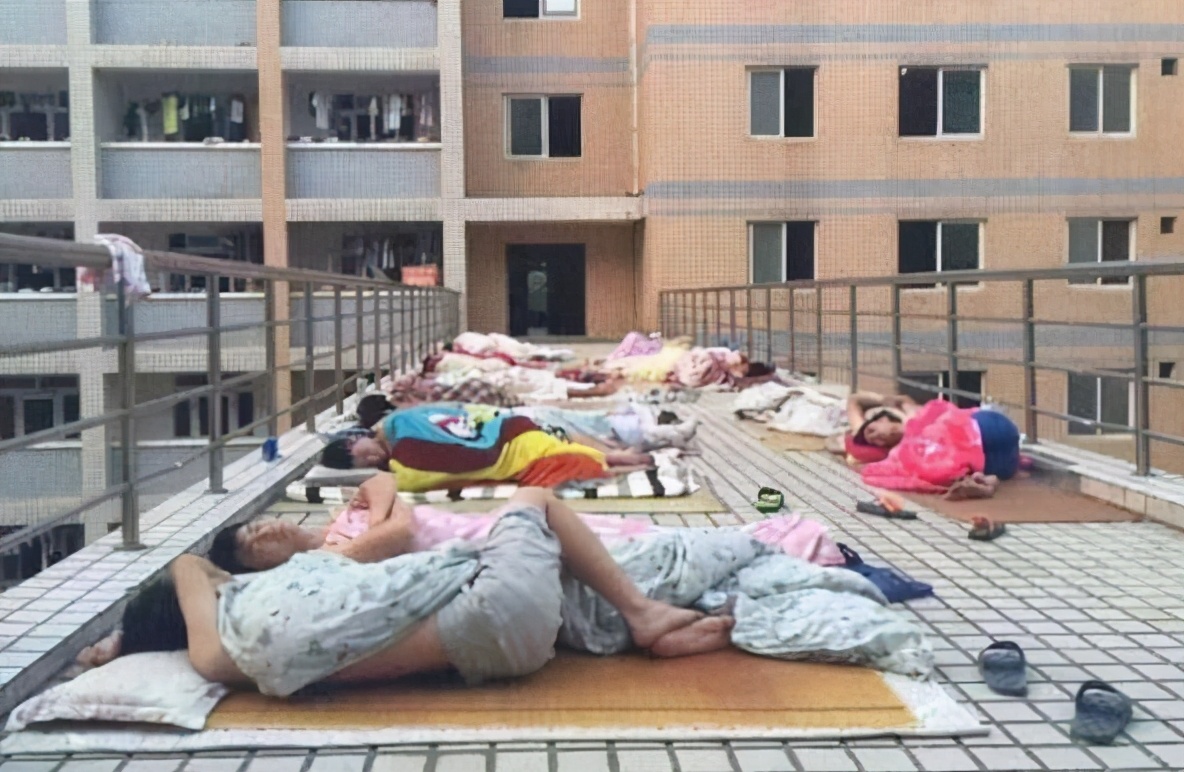 夏天宿舍没有空调降温方式,宿舍夏天热没空调怎么办