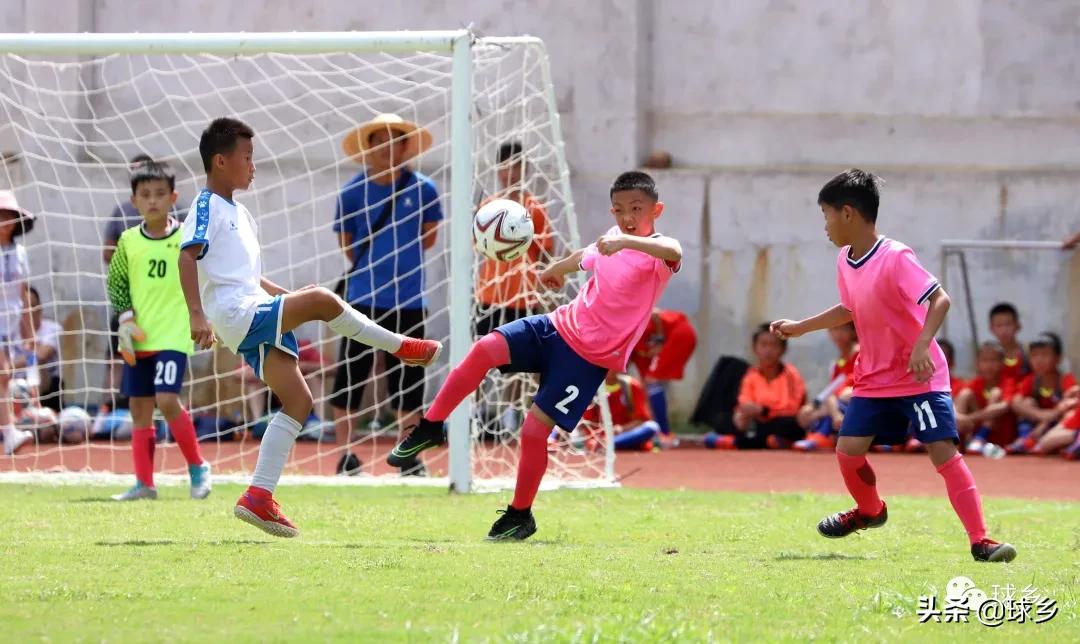 体教融合丨梅县区:中小学生足球联赛持续精彩,新城小学顽强夺冠