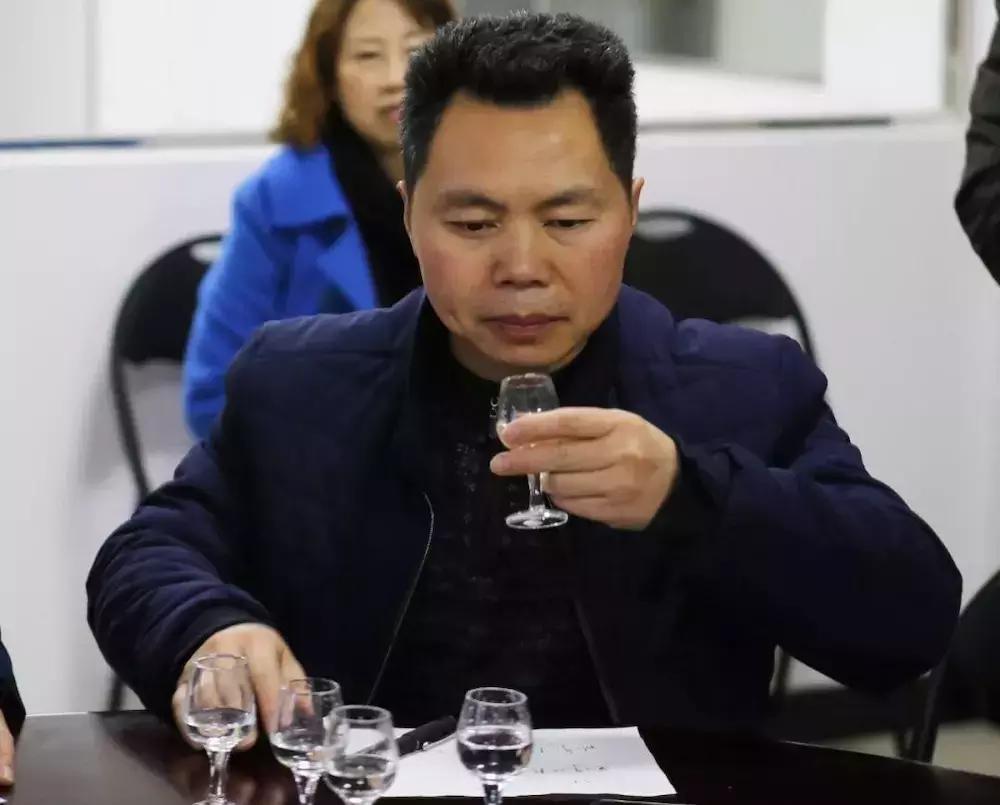 匀酒飘香•都匀作家走进企业座谈采风