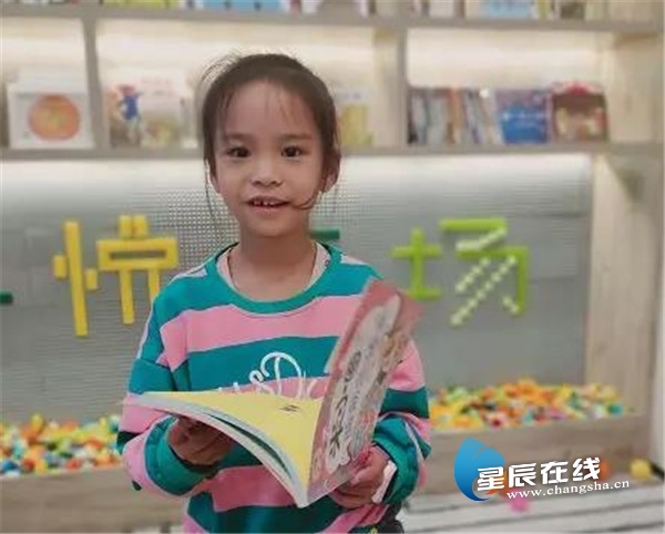 防疫冠状病毒绘黑白画报,暖心画报抖音