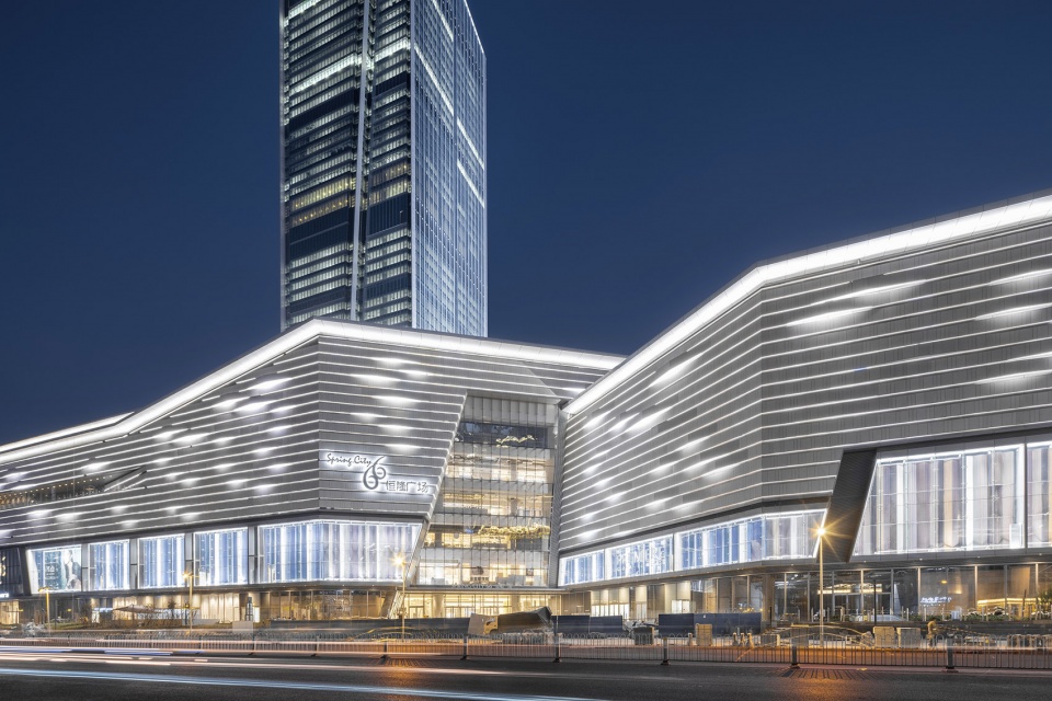 350米高的恒隆广场，昆明第一高楼，提供崭新都市生活体验