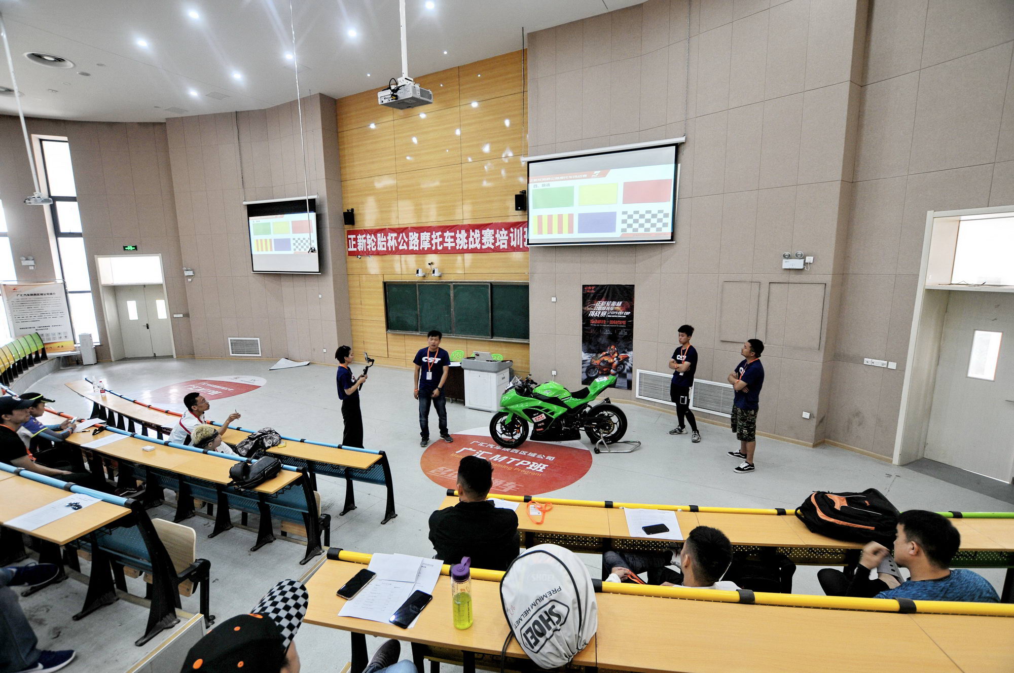 西安汽车职业大学有哪些学院,国内首个赛车学校