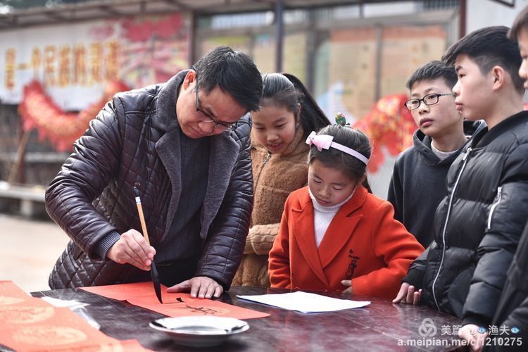 书法公益显身手——记吉安市青年书法家协会主席朱小明同志