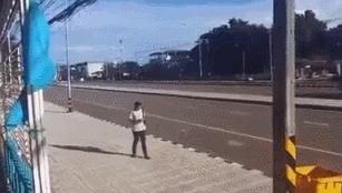 “哎……我怎么有点晕啊?”哈哈哈哈哈让人笑岔气的45个搞笑动图