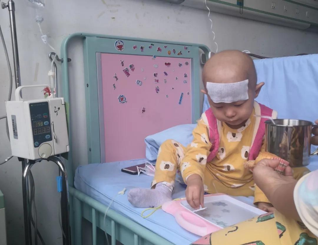 儿童普通红点和白血病红点,白血病初期小红点图一岁宝宝