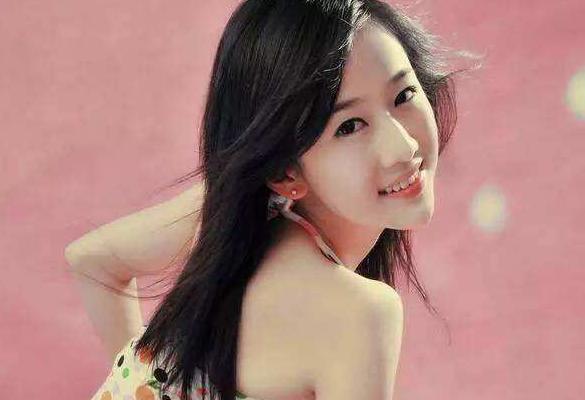 严莉莉拍巴啦啦小魔仙的时候几岁,严莉莉为啥扮演巴啦啦小魔仙