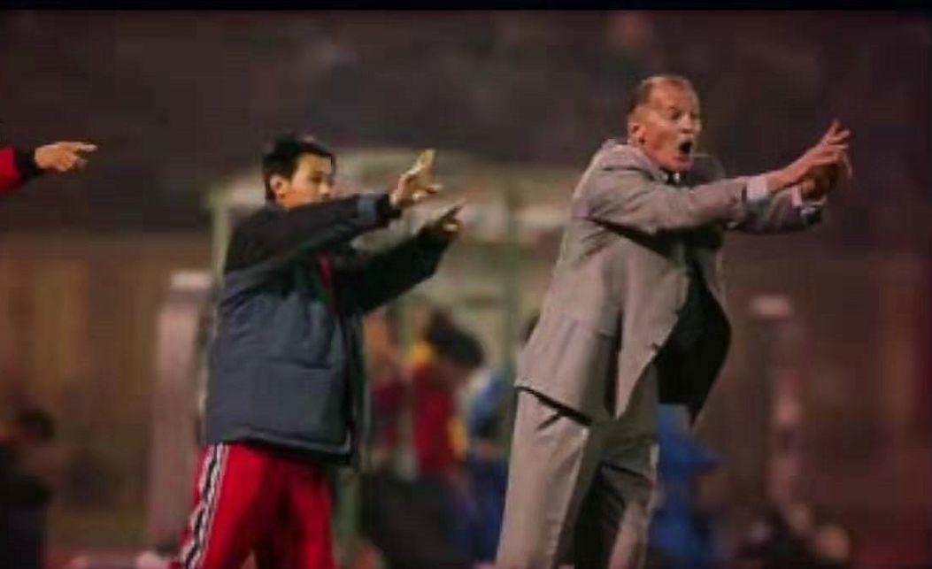 大田湾体育场贺龙雕像照片,贺龙体育场