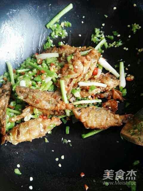 无论吃什么鱼，别再加料酒了，学会“这一招”，鲜嫩不腥还不粘锅