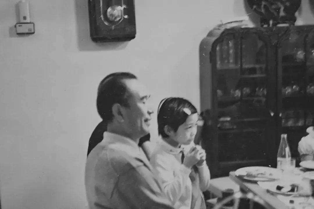 世人说我的爸爸是神，但他就是个普通人