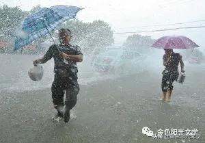 下雨了下雨了仿照儿歌写一句话,下雨了下雨了下雨了歌词试听