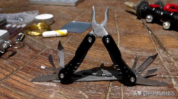 荒野求生手册：怎么制作一个户外求生宝盒edc，具体用法讲解