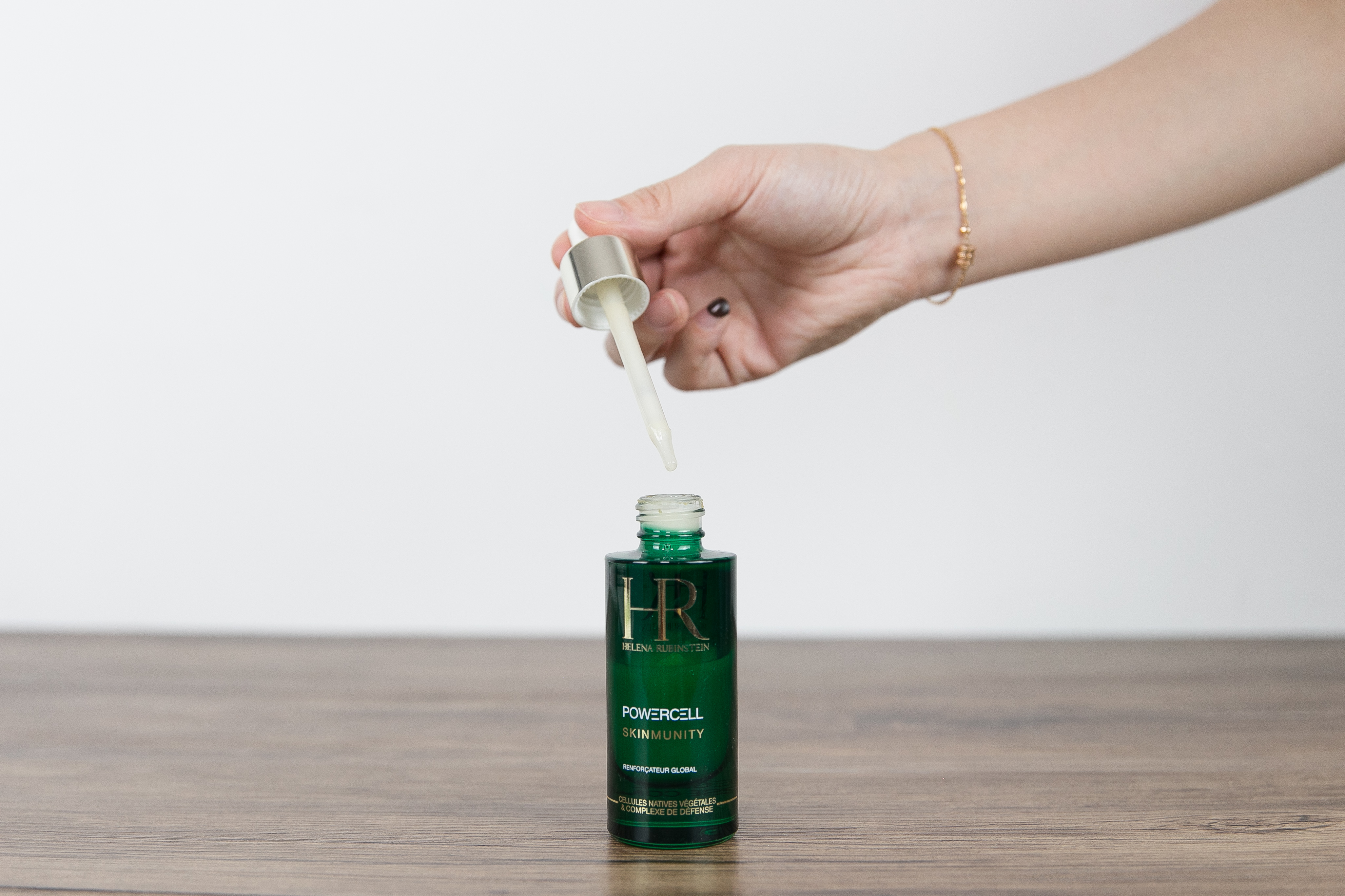 还在为繁琐的护肤步骤而烦恼吗,还在为皮肤问题困扰吗