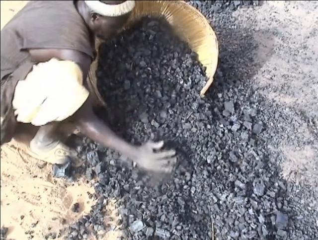 黑人跨入铁器时代的关键！揭秘两千年前的黑人冶铁术，包教不包会