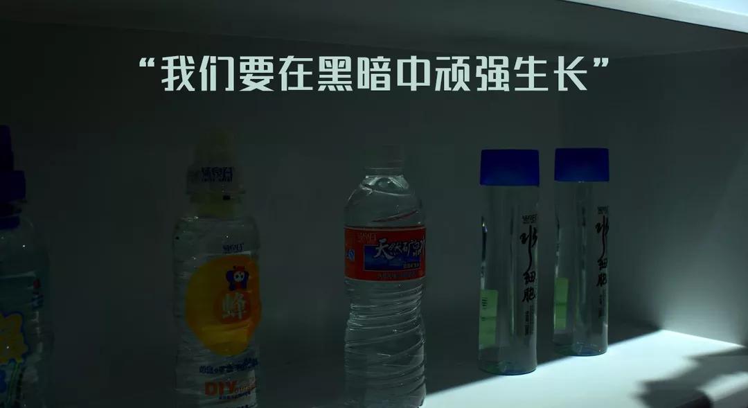 喝了放在车里的水会怎样,喝了车里暴晒的矿泉水恶心