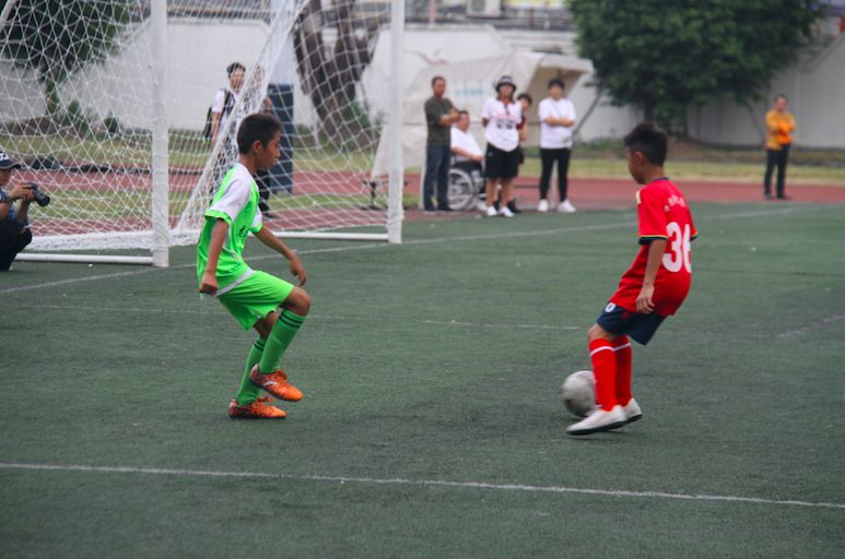 荔湾｜喜讯！龙溪小学喜提荔湾区中小学足球联赛小学男子甲组冠军