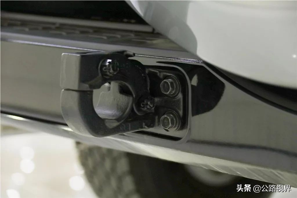 途乐y61和丰田lc79谁更厉害些,丰田lc76与途乐y61谁更强