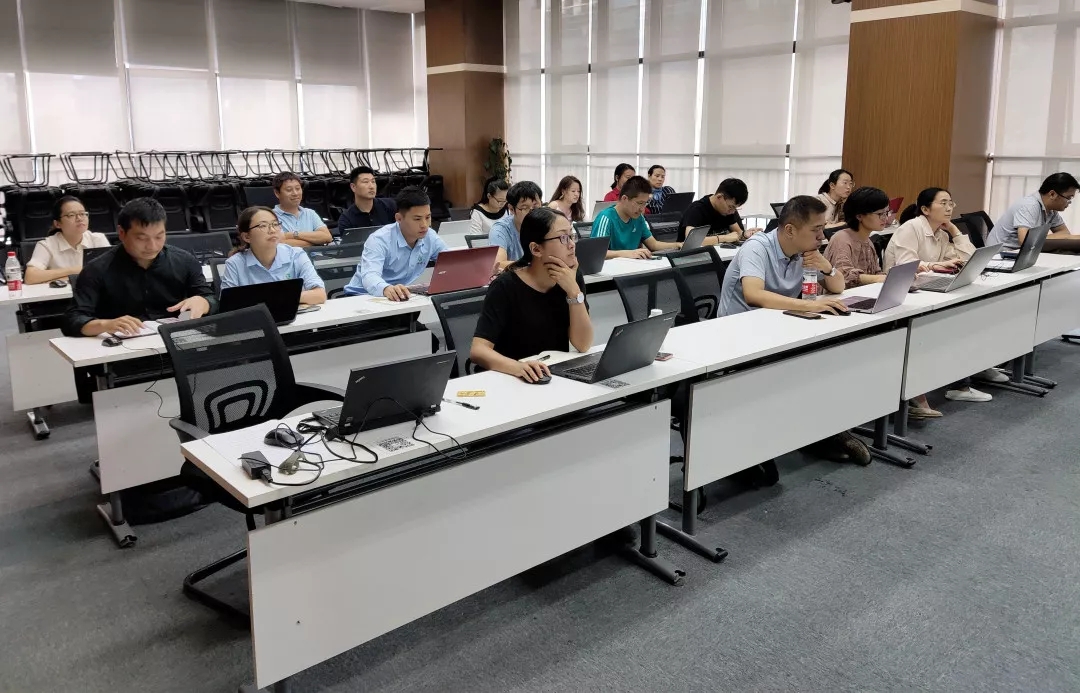 PPT高逼格动画模板制作：240集视频教程+5000教师模板，送你参考