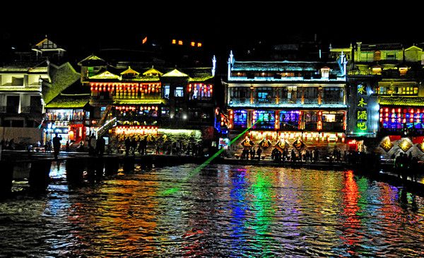 凤凰古城最全攻略看了不后悔,凤凰古城攻略表