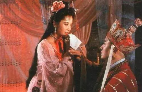 不经历深夜痛哭的人不足以谈人生,不经历黑夜里哭泣不足以谈人生