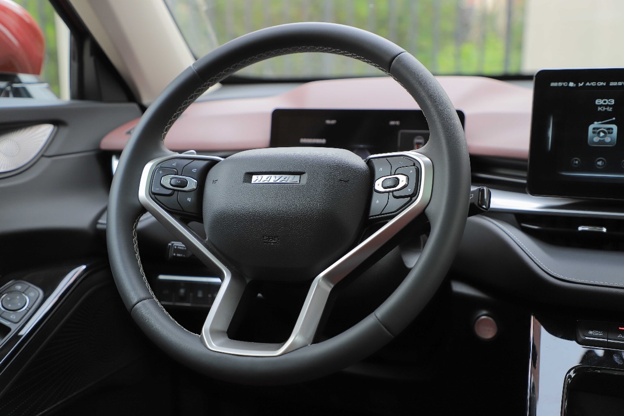 国民神车第三代哈弗h6亮点全解析,空间大动力强更省油第三代哈弗h6