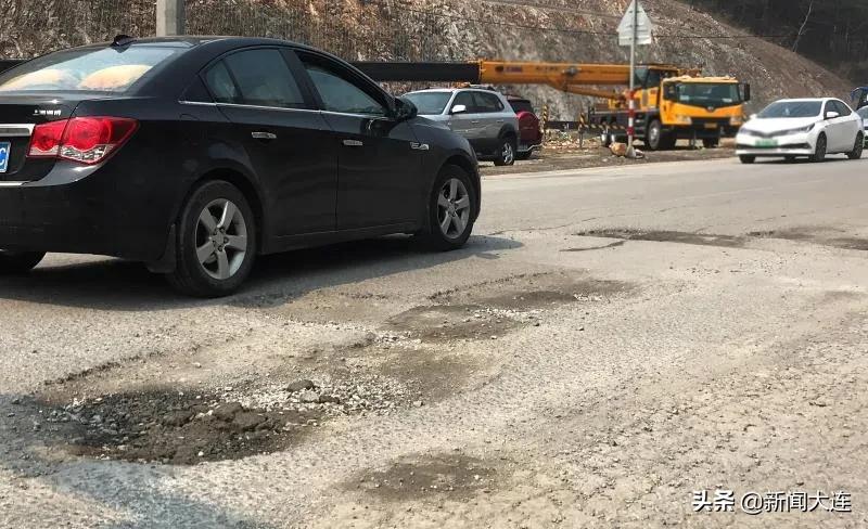 金柳“万坑”路原来是个两三年的“老大难”问题