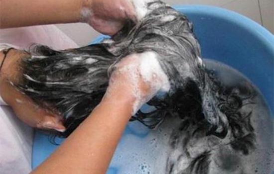 居家染发用洗发水洗吗,染发冲洗用洗发水吗