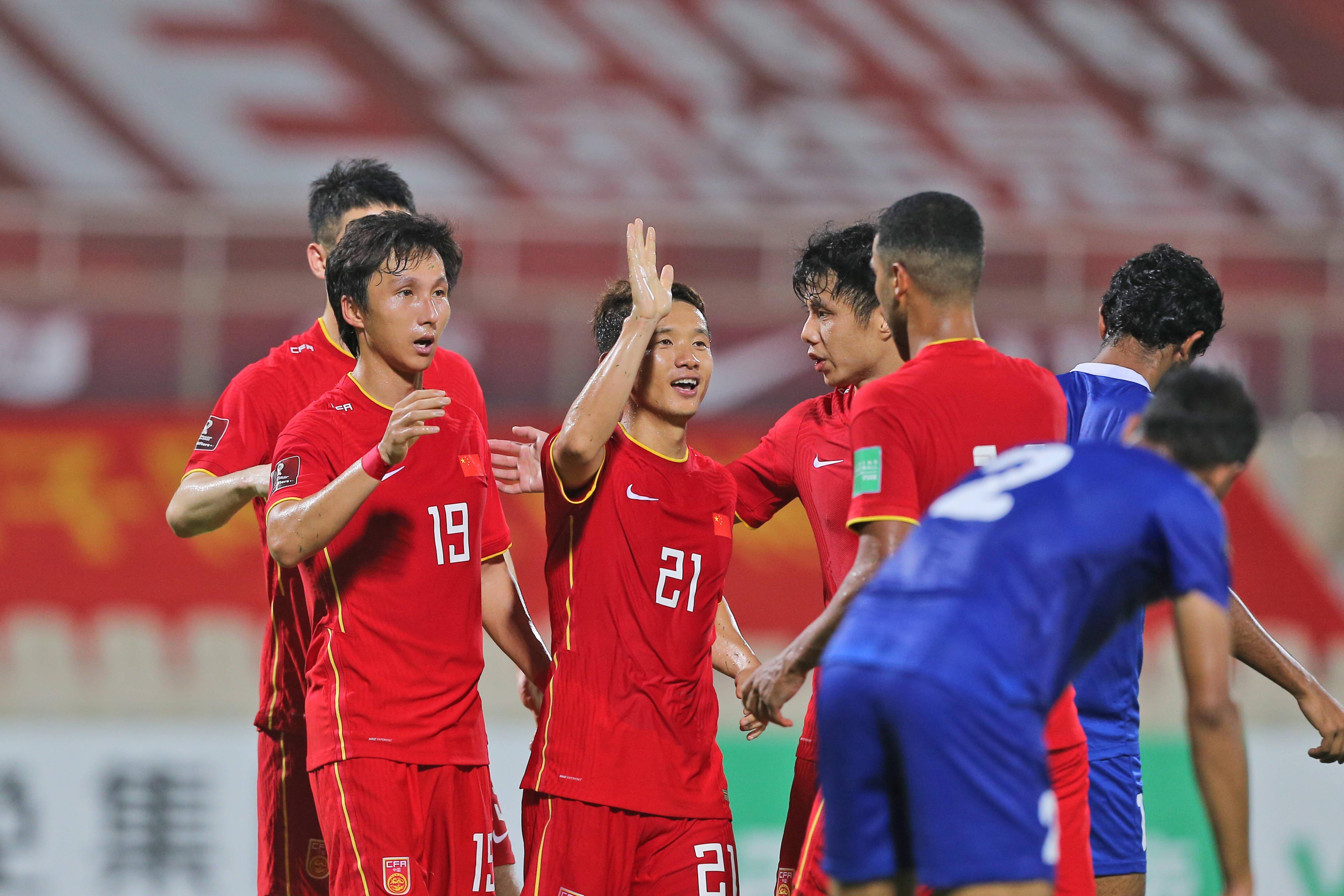 武磊评价中肯,中国男足胜马尔代夫武磊单刀