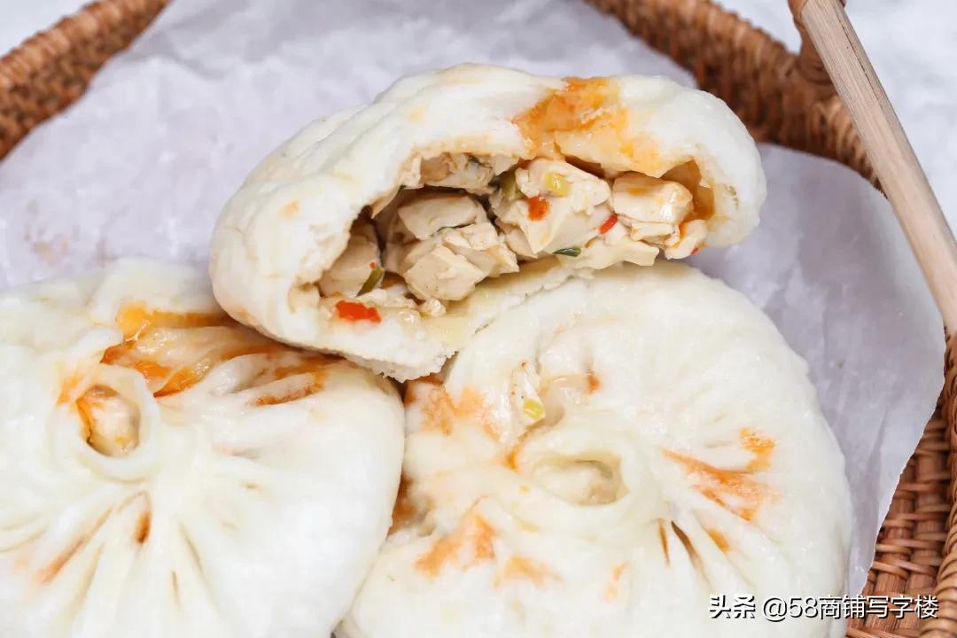 大爷摆地摊卖煎饼的逆袭之路,摆摊卖煎饼真实收入