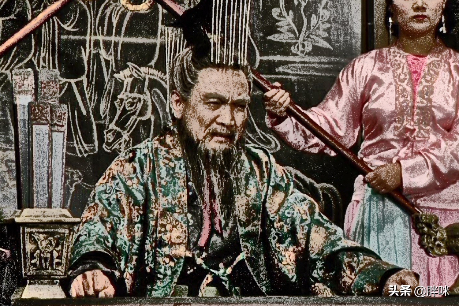 论曹操的功与过,曹操为啥能架空大汉