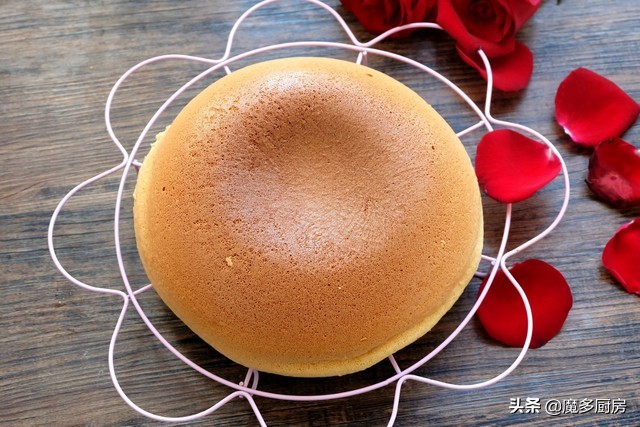 这才是电饭锅蛋糕正确的做法,用300g蛋糕预拌粉做电饭锅蛋糕