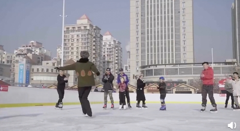 花滑选手表演赛,花滑世界冠军扮猪吃老虎