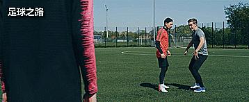 速度型前锋跑位技巧,前锋全场跑位的正确方法与技巧