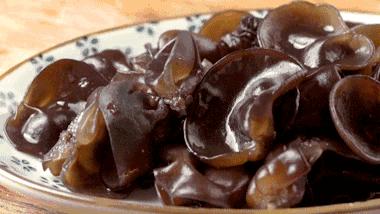 有毒的木耳吃多了会怎样,木耳吃多少会中毒