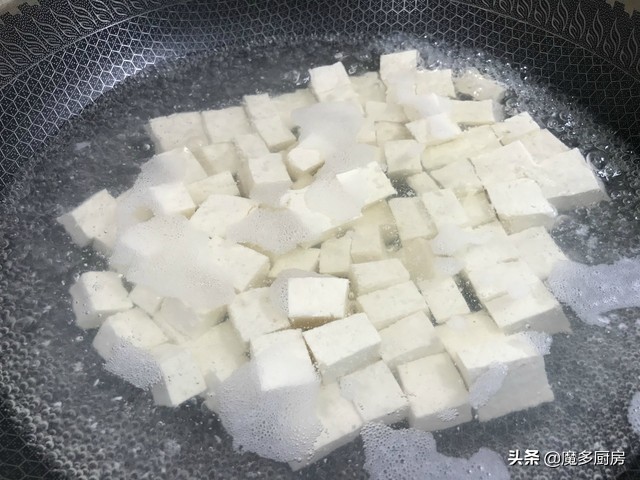 豆腐一炒就碎了是怎么回事,豆腐一煎就散