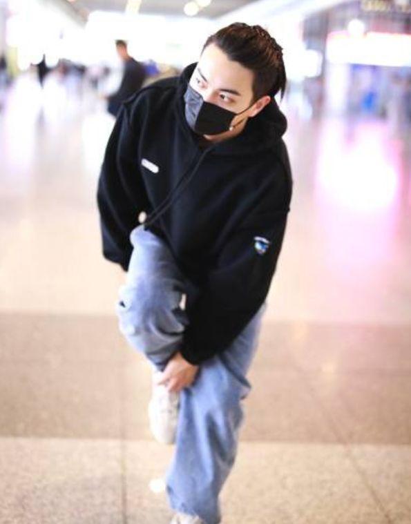 许凯的帅气穿搭超有范,许凯穿什么衣服好看