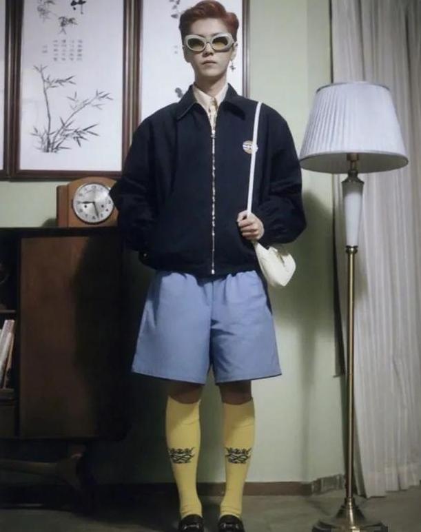 鹿晗脸部发福,鹿晗久违晒照造型梦回少年时期