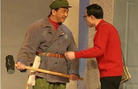 连登春晚24年现状,连登春晚8年走红后却回归家庭