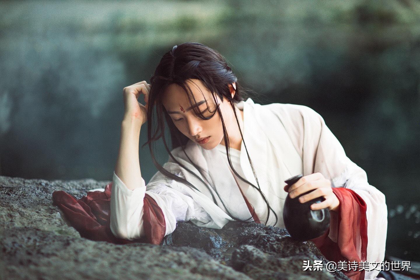 才子在墙上写了首7字诗，不少名家续写，却都不如一位酒鬼对得妙